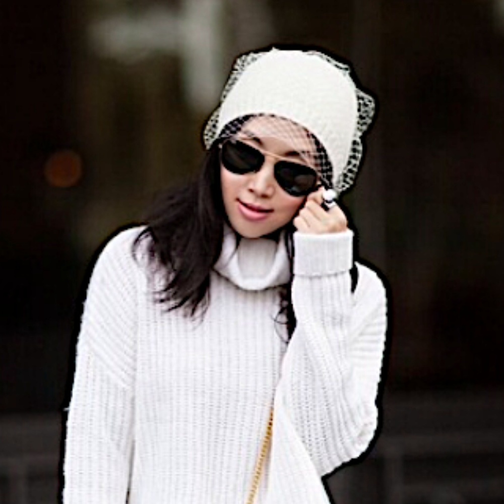 BCBG "winter white" knit beanie w/ veiling